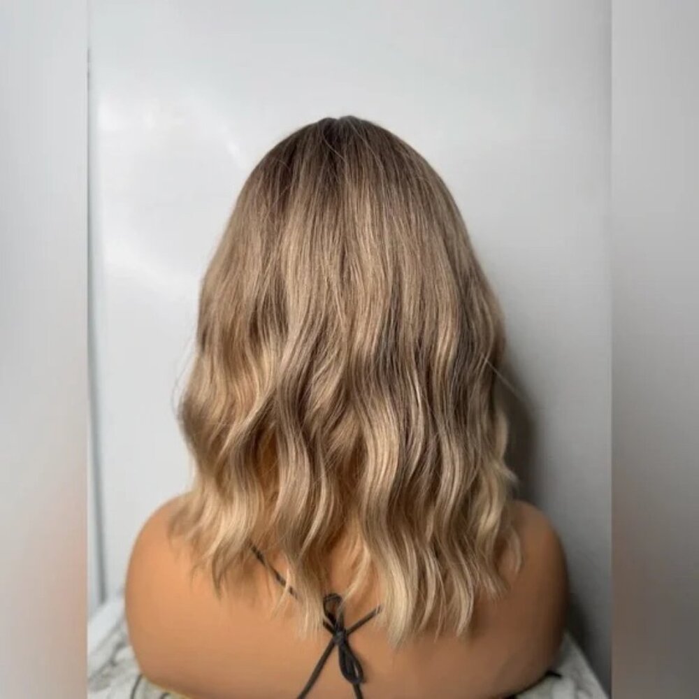 Stylish Ombre Brown Wavy Short Wig with Bangs - Natural Look - Picture 2 of 8